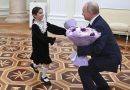 புதினை சந்தித்த 8 வயது சிறுமி – ரஷ்யாவில் ஒரு சுவாரஸ்யம் | Putin gave surprised 8 year old girl